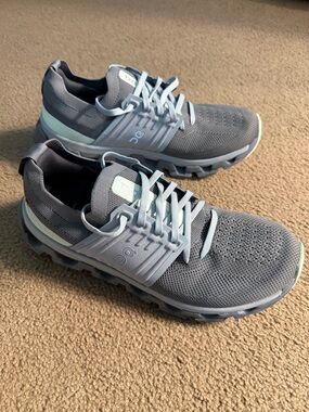 On Running Cloudswift women’s 8.5 Running Shoes - Grey with Light Green Accents